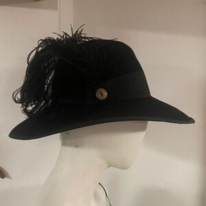 Street Smart Elegant Black Feathered Women's Hat